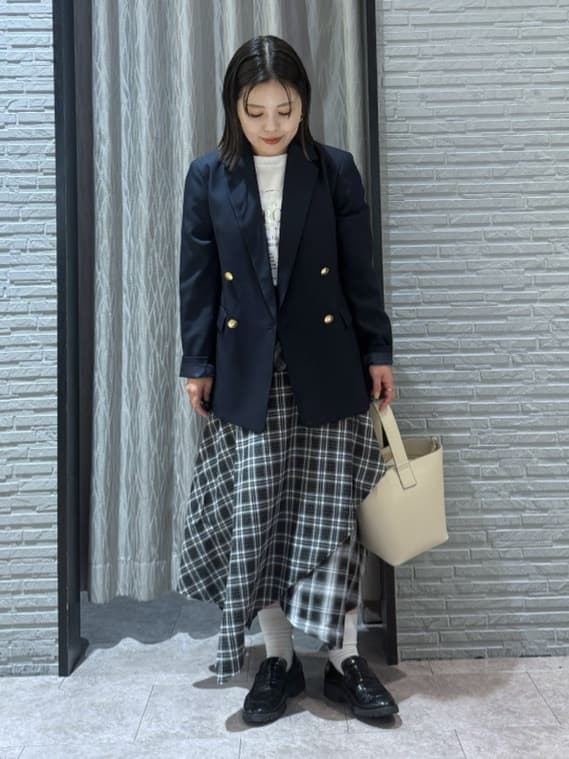 chさんの「THE SHOP TK｜【通勤にもデイリーにも】CAVIAN 金ボタンダブルブレストジャケット」を使ったコーディネート