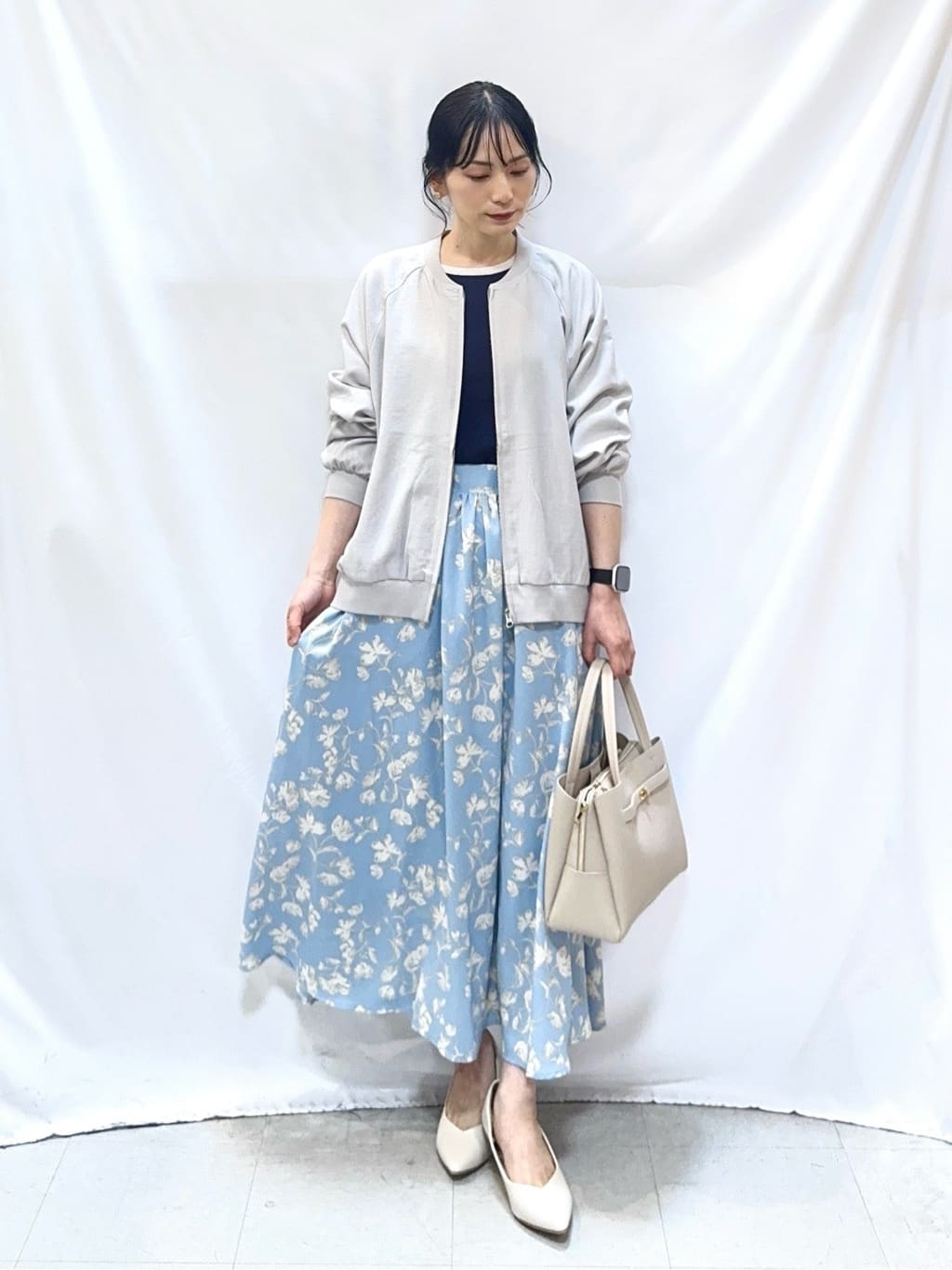 𝐇𝐢𝐫𝐨𝐦𝐢さんの「SHOO･LA･RUE｜【洗濯機可/S-LL】さらっと快適　麻調ゆるリブブルゾン」を使ったコーディネート