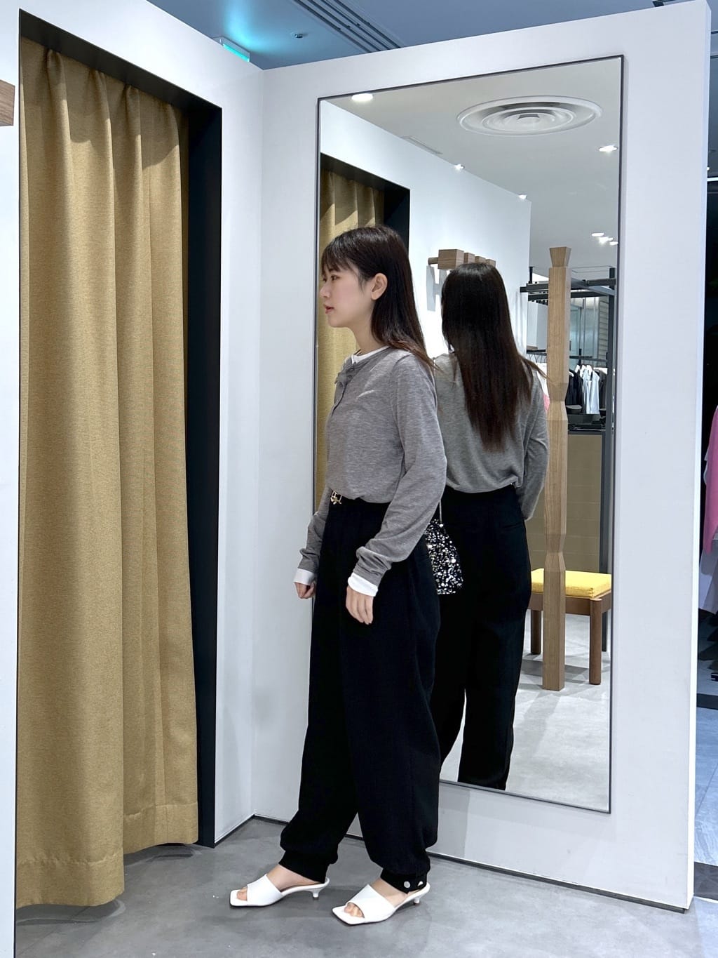 Renoさんの「INDIVI｜バイカラーヘンリーネックカットソー」を使ったコーディネート