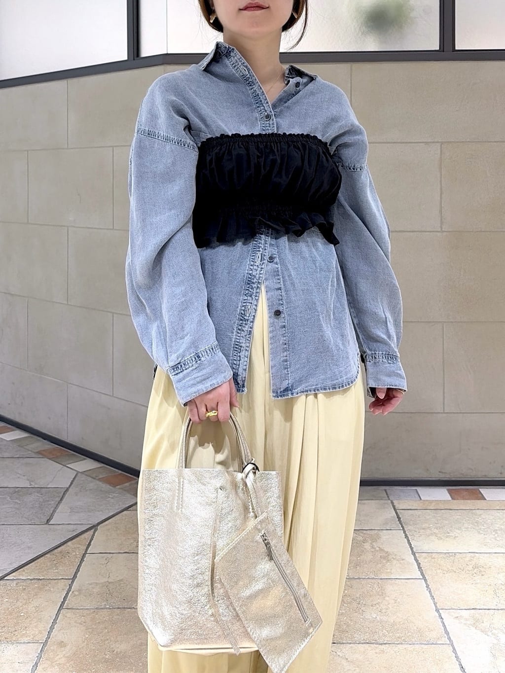 よねさんの「INDIVI｜デニムシャツ」を使ったコーディネート