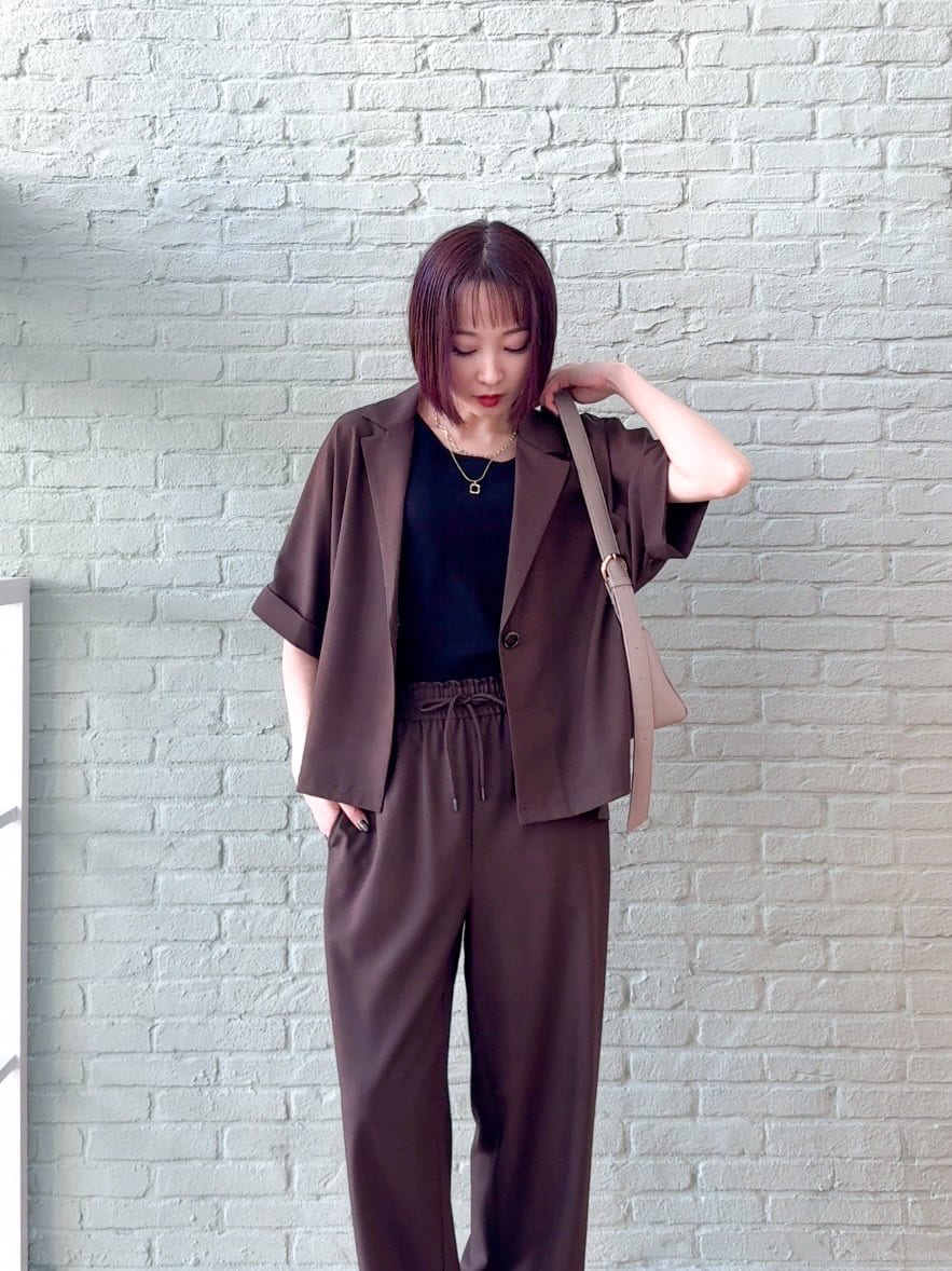 𝐜𝐡𝐢𝐤𝐚さんの「SHOO･LA･RUE｜【セットアップ可/洗濯後しわになりにくい/S-LL】半袖とろみテーラードジャケット」を使ったコーディネート