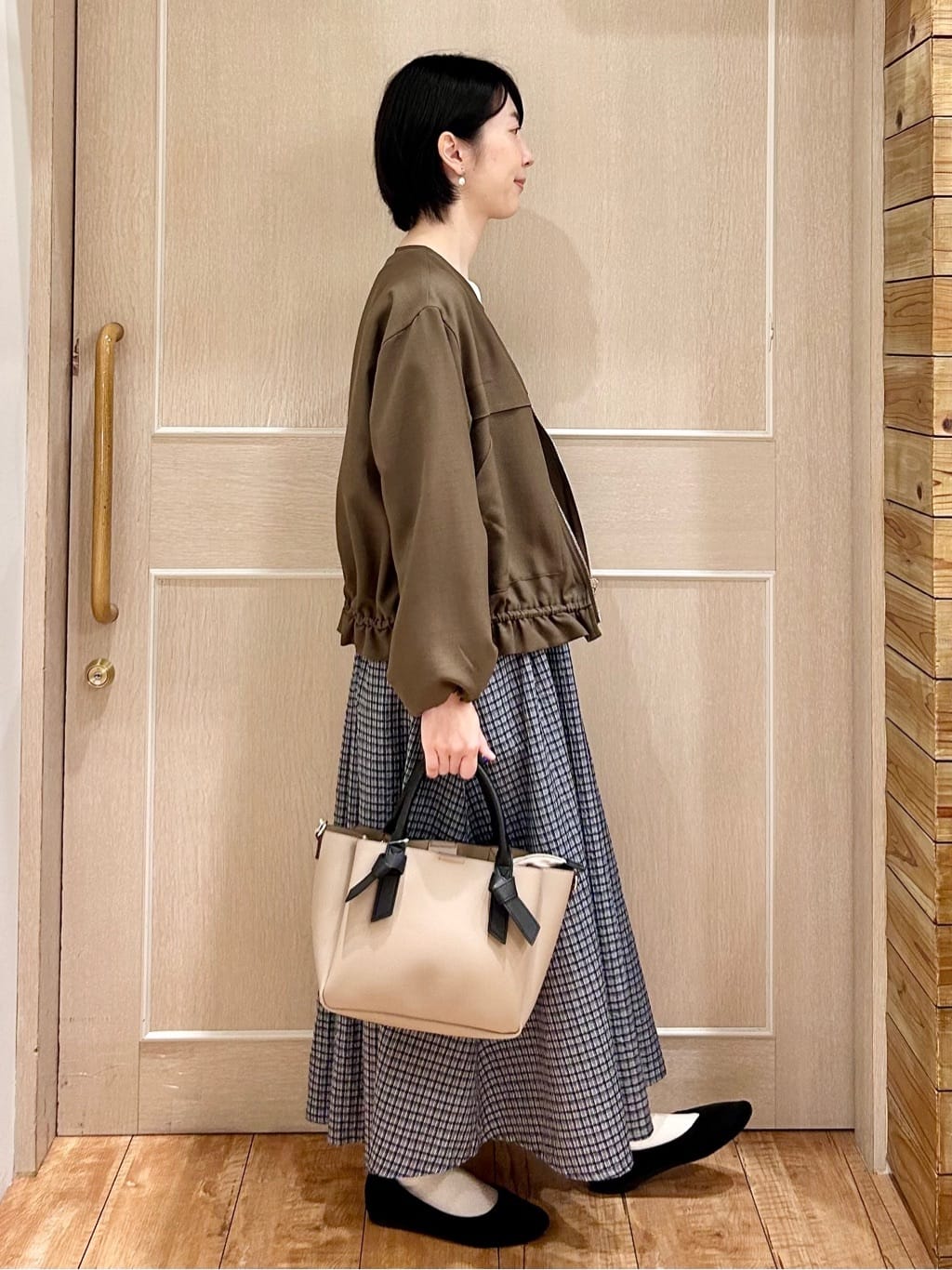 ちぐささんの「SHOO･LA･RUE｜【ネックアソート/洗濯機可】テレコ5分袖トップス」を使ったコーディネート