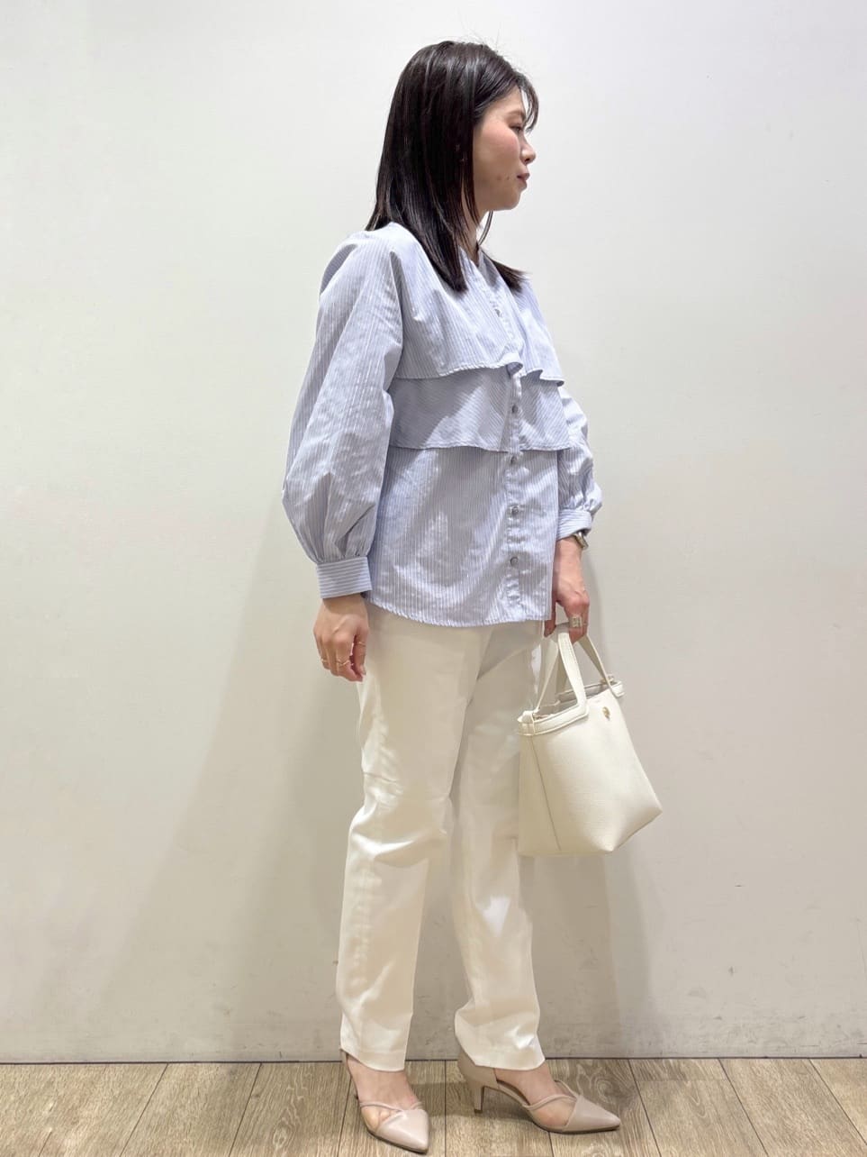 mameさんの「index｜フリルキーネックシャツ【洗濯機OK／イージーアイロン／防シワ】《XS～LL／7col》」を使ったコーディネート