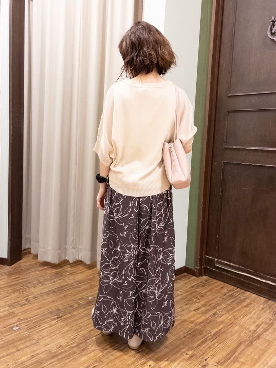 yukaさんの「SHOO･LA･RUE｜【2点セット/洗濯機可/S-LL】透かし編みで涼やか 大人のドルマンニット」を使ったコーディネート