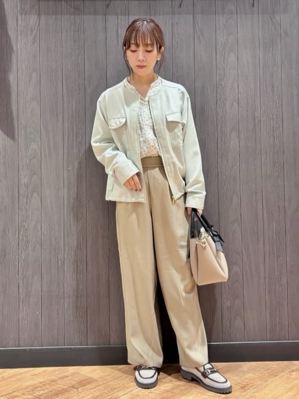 meiさんの「SHOO･LA･RUE｜【S-LL】サッと羽織れてきれい見え　フラップポケット ノーカラーブルゾン」を使ったコーディネート
