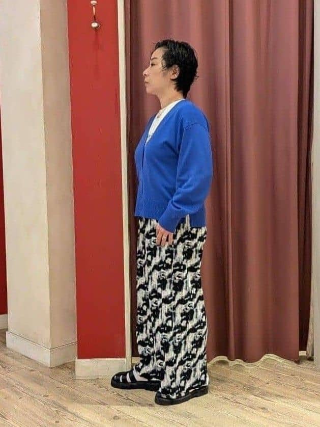 cameさんの「SHOO･LA･RUE｜【洗濯機可/UV】さらっとしたタッチが心地よい ショート丈 Vネックカーディガン」を使ったコーディネート