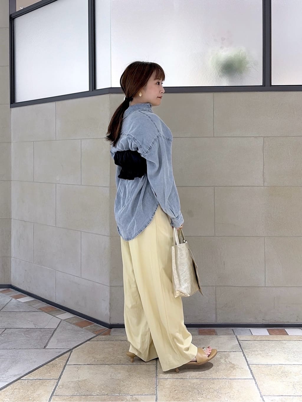 よねさんの「INDIVI｜デニムシャツ」を使ったコーディネート