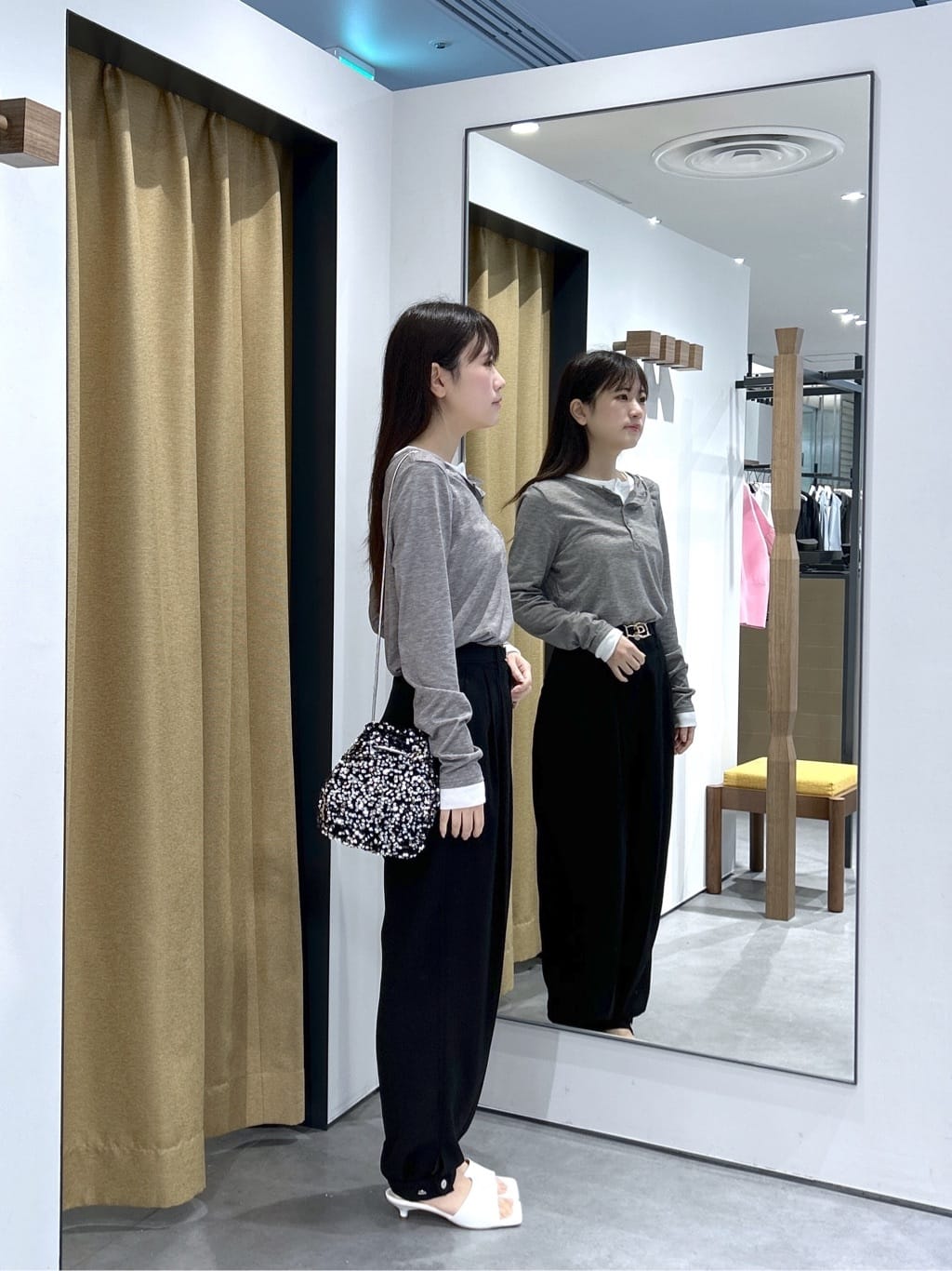 Renoさんの「INDIVI｜バイカラーヘンリーネックカットソー」を使ったコーディネート
