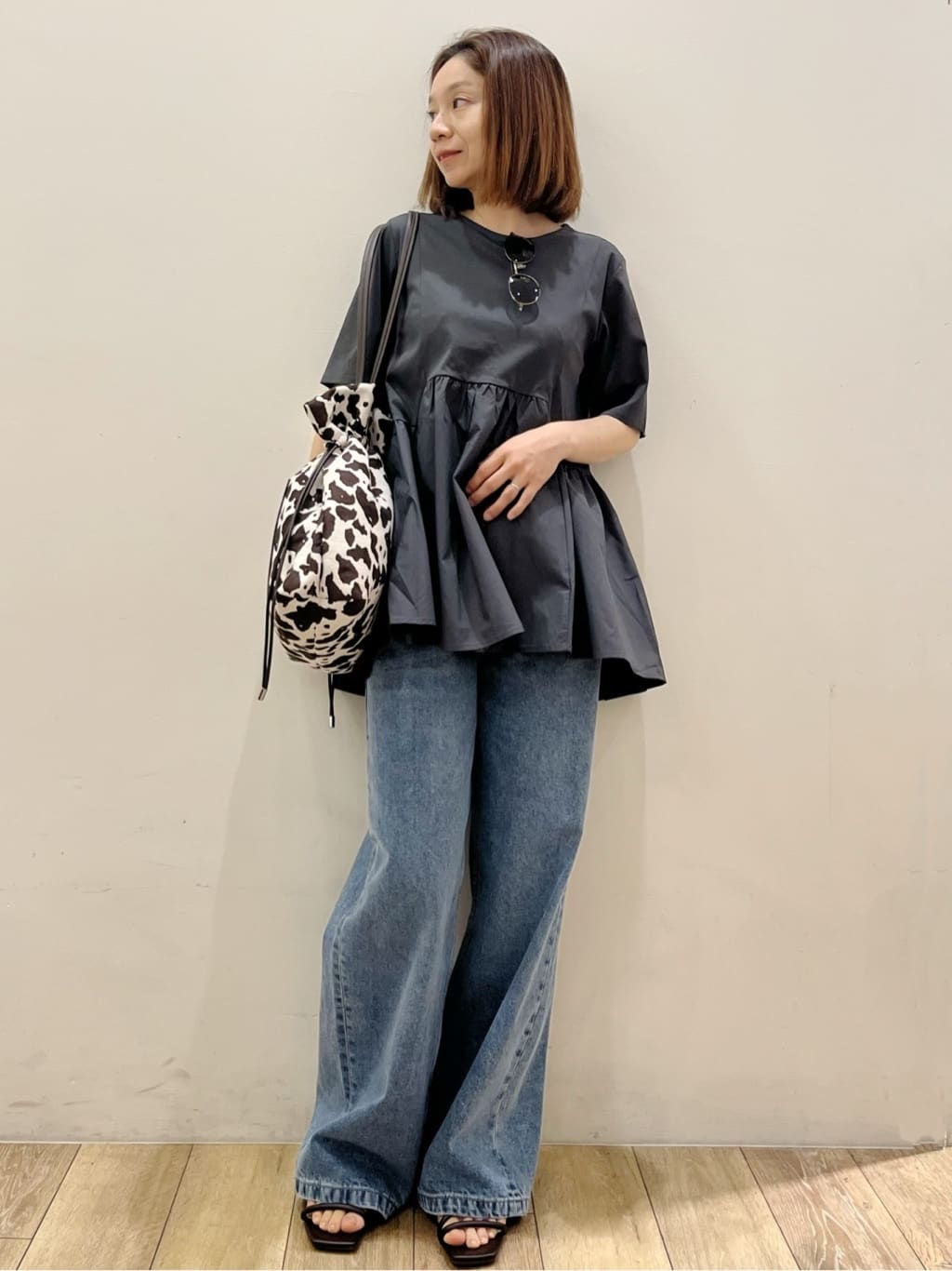 kcさんの「OPAQUE.CLIP｜ワイドストレートデニムパンツ【洗濯機OK】《S～LL》」を使ったコーディネート