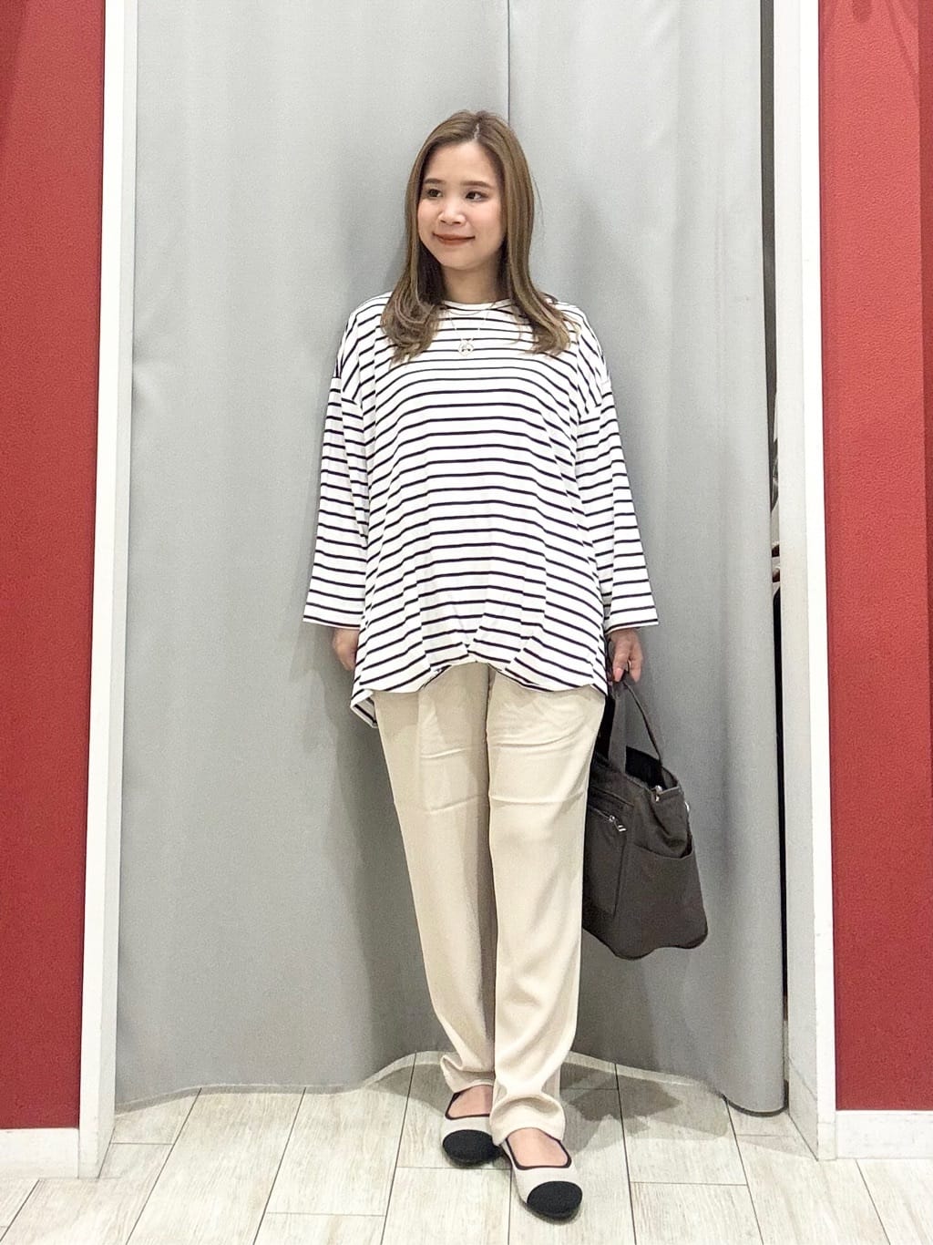shioさんの「SHOO･LA･RUE｜【S-LL/体型カバー】日焼け対策にも女性らしさを UVカットペプラムパーカ」を使ったコーディネート