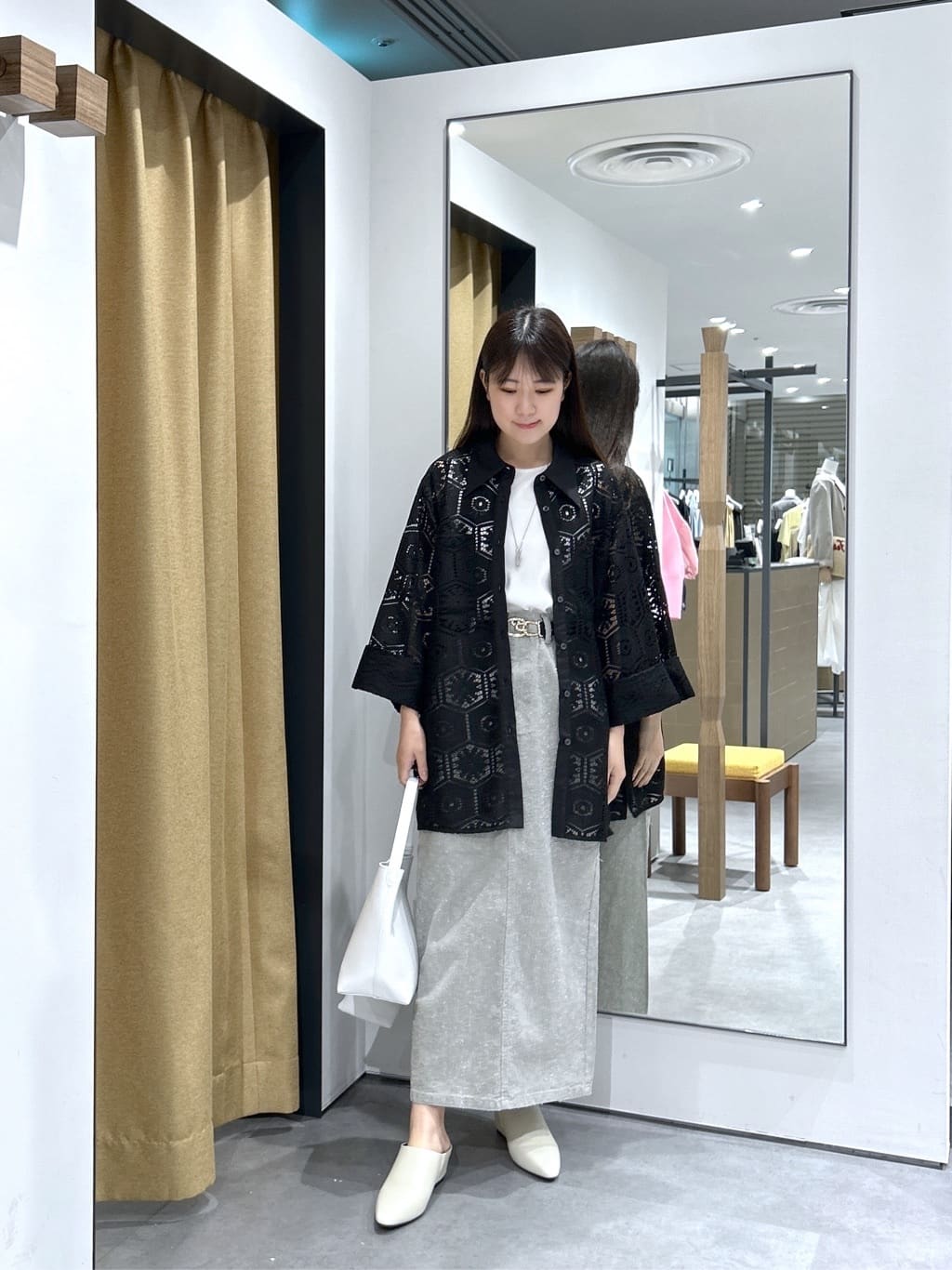 Renoさんの「INDIVI｜幾何柄レースビッグシャツ」を使ったコーディネート