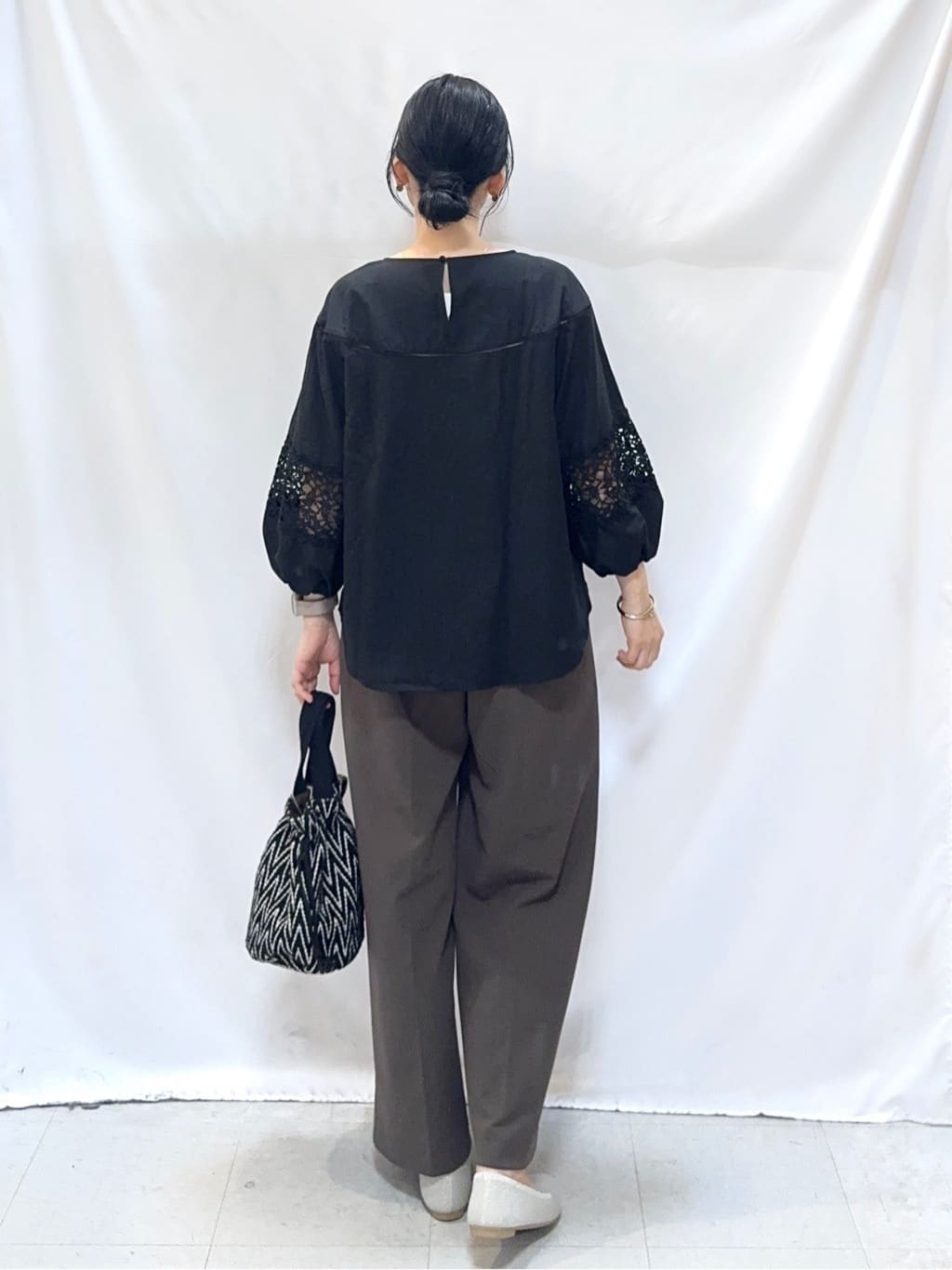 𝐇𝐢𝐫𝐨𝐦𝐢さんの「SHOO･LA･RUE｜【インド製】ジャカード巾着バッグ」を使ったコーディネート