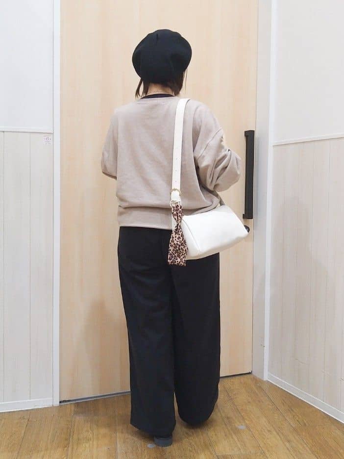 たぐちゃんさんの「SHOO･LA･RUE｜【洗濯機可/S-LL】コーデの主役になる ロゴアソート 裏毛スウェット」を使ったコーディネート