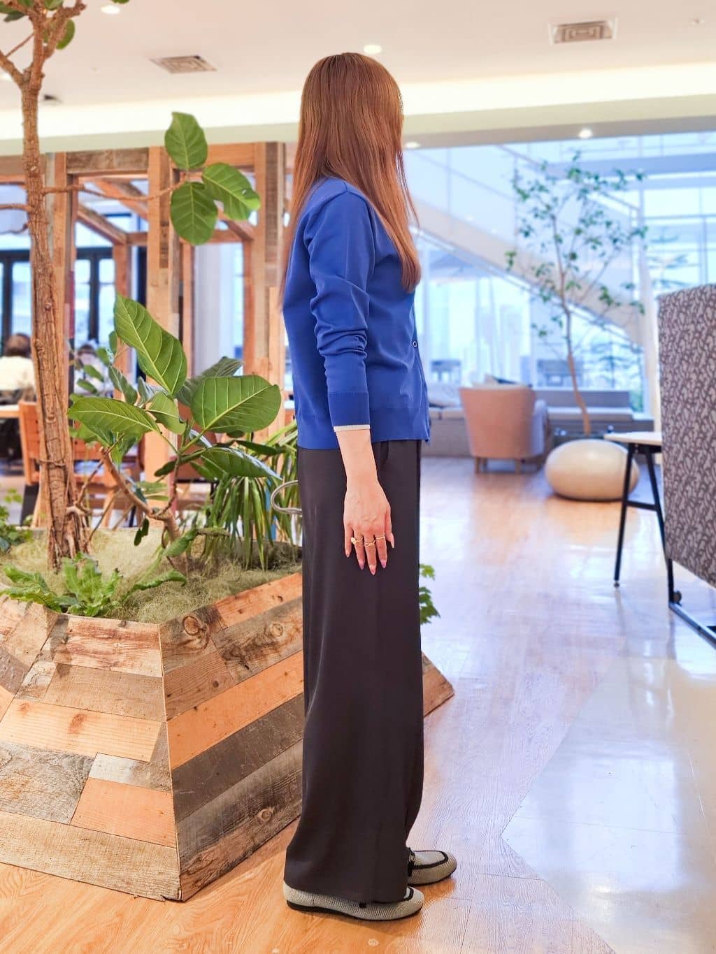ゆゆさんの「SHOO･LA･RUE｜【UV/S-LL/セットアップ可】さらさらぷるん イージーワイドパンツ」を使ったコーディネート