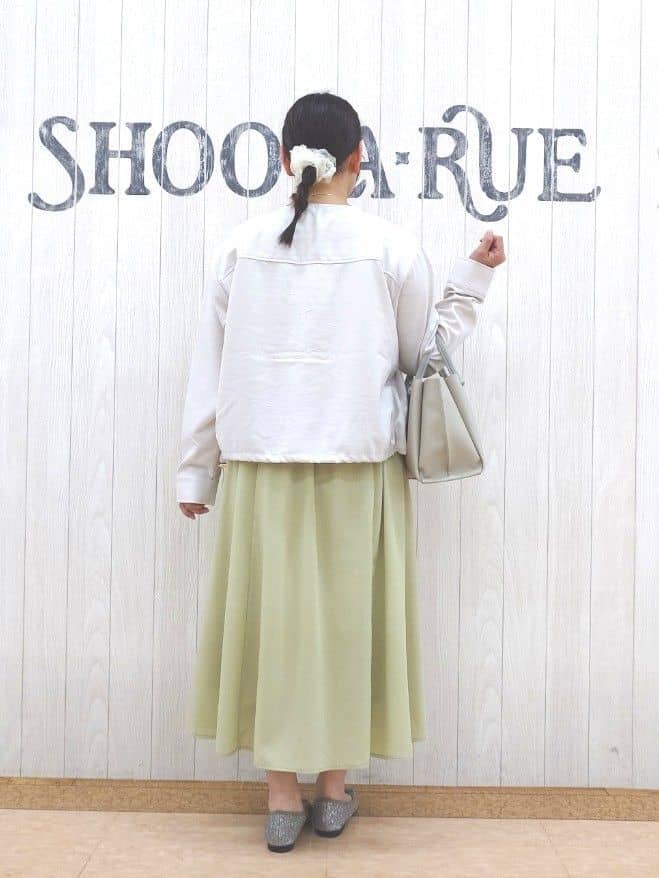 とろろさんの「SHOO･LA･RUE｜【高レビュー/洗濯機可/S-LL】さらっと着られる 8分袖Ⅴネックニット」を使ったコーディネート