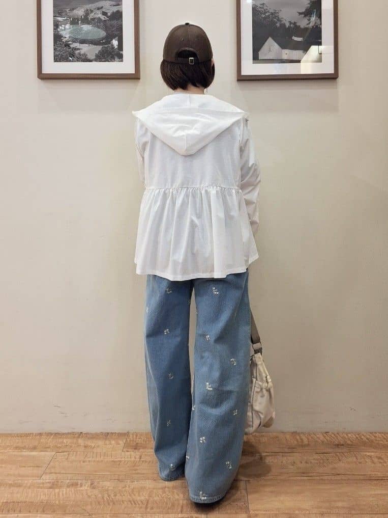 まあるさんの「SHOO･LA･RUE｜【S-LL/体型カバー】日焼け対策にも女性らしさを UVカットペプラムパーカ」を使ったコーディネート