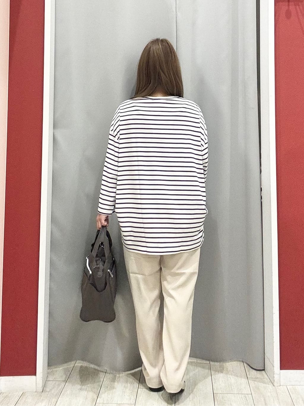 shioさんの「SHOO･LA･RUE｜【S-LL/体型カバー】日焼け対策にも女性らしさを UVカットペプラムパーカ」を使ったコーディネート