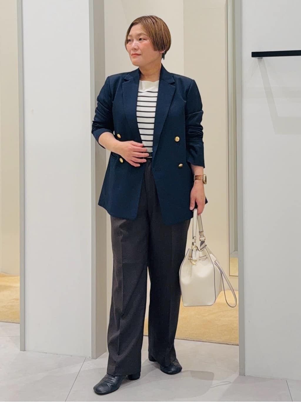 タナさんの「THE SHOP TK｜【通勤にもデイリーにも】CAVIAN 金ボタンダブルブレストジャケット」を使ったコーディネート