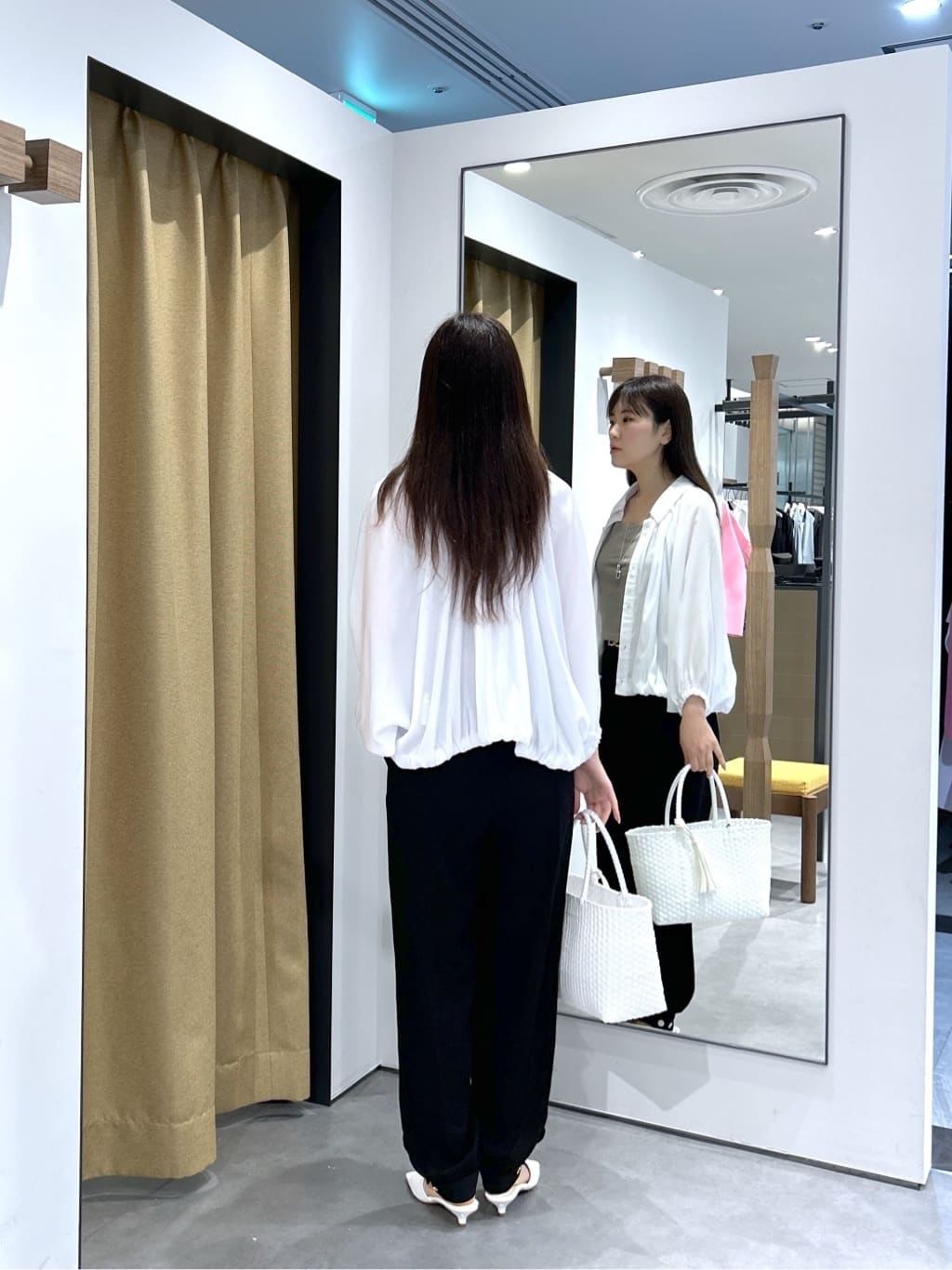 Renoさんの「INDIVI｜バルーンシアーブラウス【接触冷感】」を使ったコーディネート