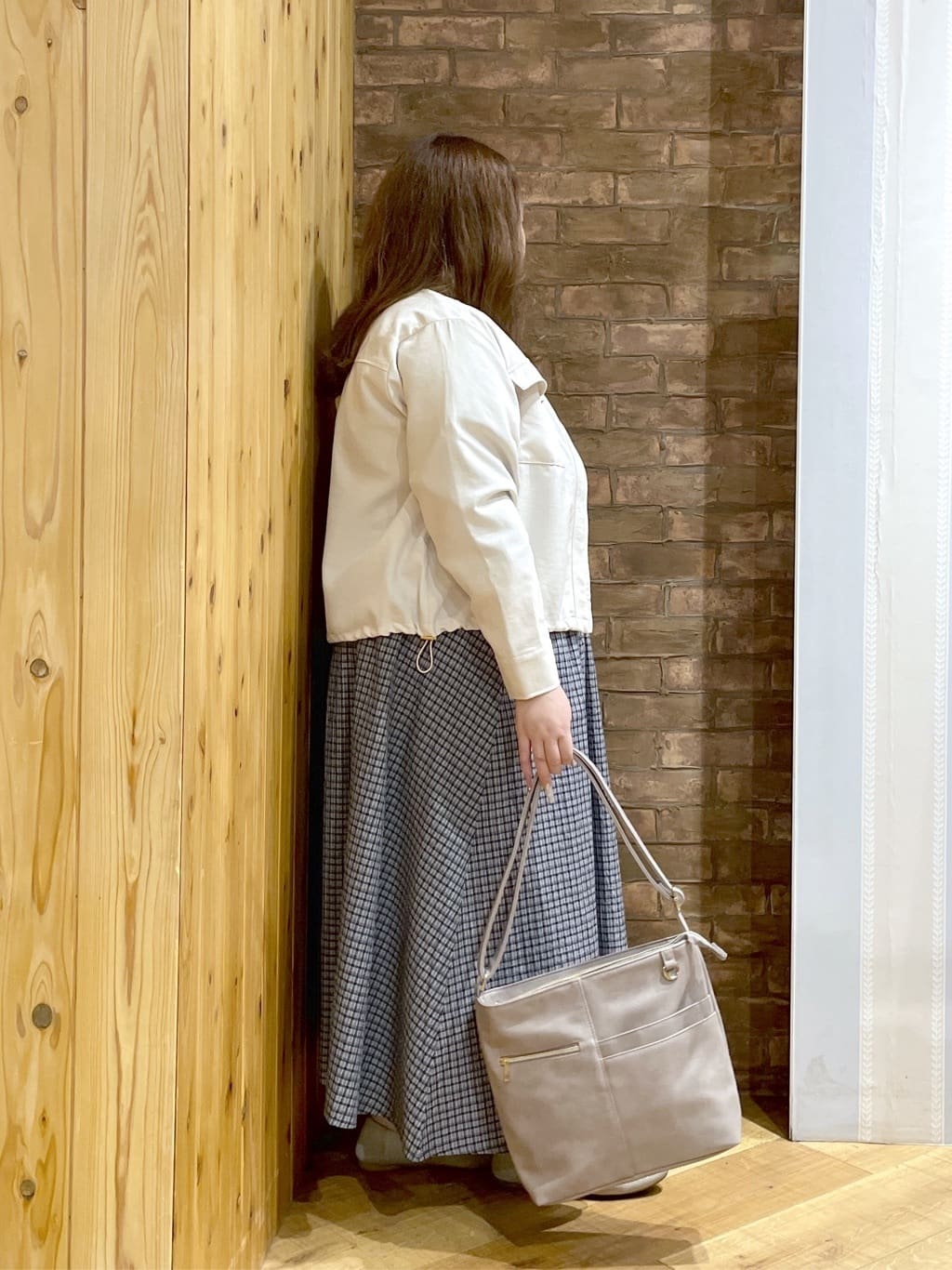 Risaさんの「SHOO･LA･RUE｜【S-LL】サッと羽織れてきれい見え　フラップポケット ノーカラーブルゾン」を使ったコーディネート