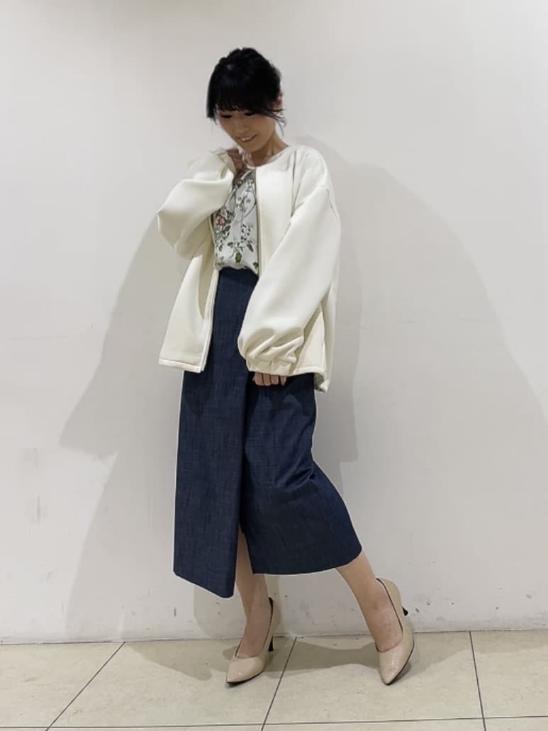 watanabeさんの「UNTITLED｜【花柄/洗える】ボタニカルブラウス」を使ったコーディネート