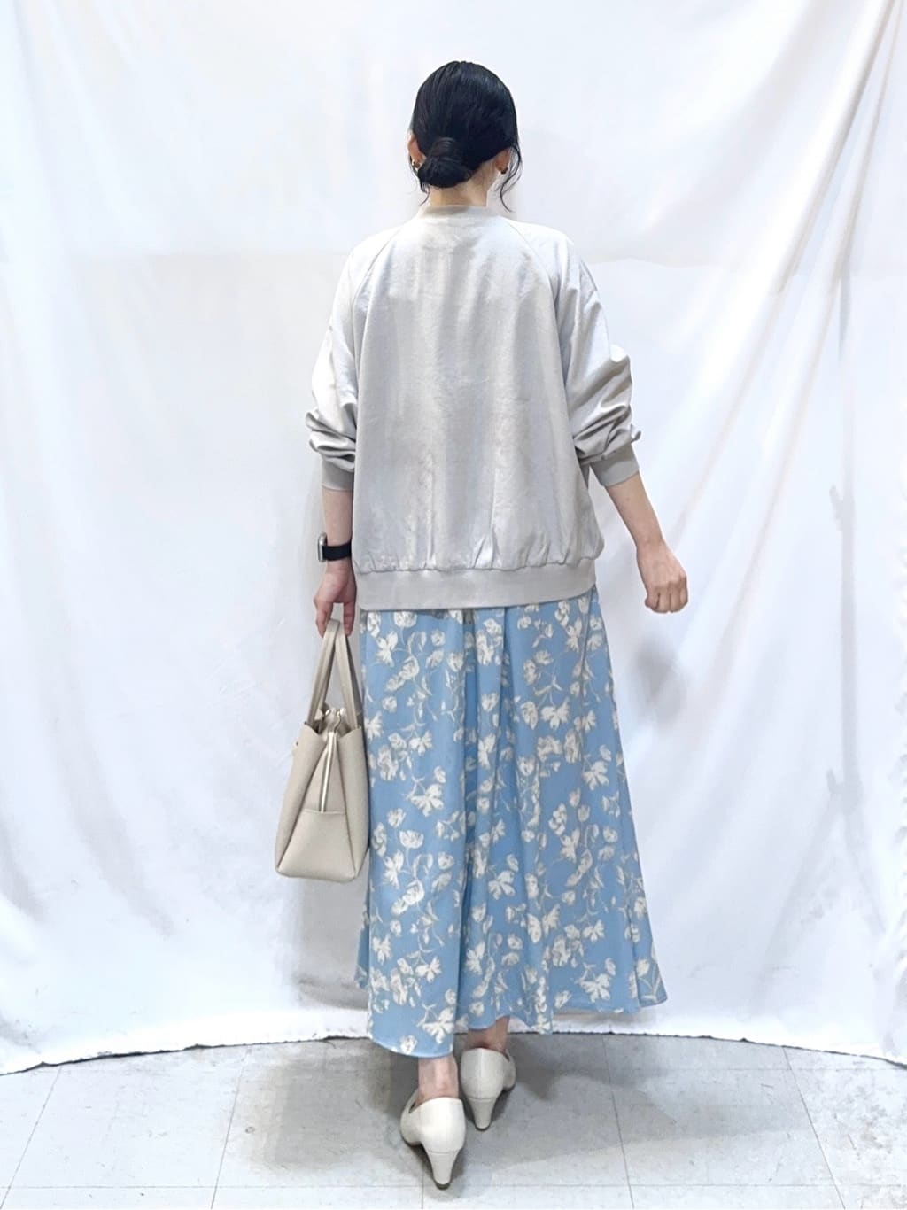 𝐇𝐢𝐫𝐨𝐦𝐢さんの「SHOO･LA･RUE｜【洗濯機可/S-LL】さらっと快適　麻調ゆるリブブルゾン」を使ったコーディネート