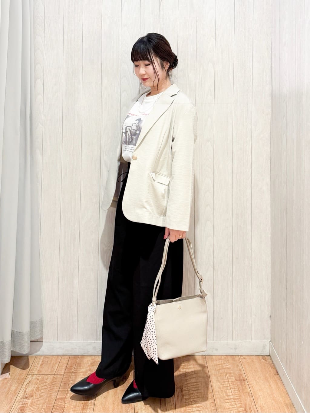 愛さんの「SHOO･LA･RUE｜【S-LL/セットアップ可/イージーケア/UV】オンにもオフにも 軽やかシングルジャケット」を使ったコーディネート