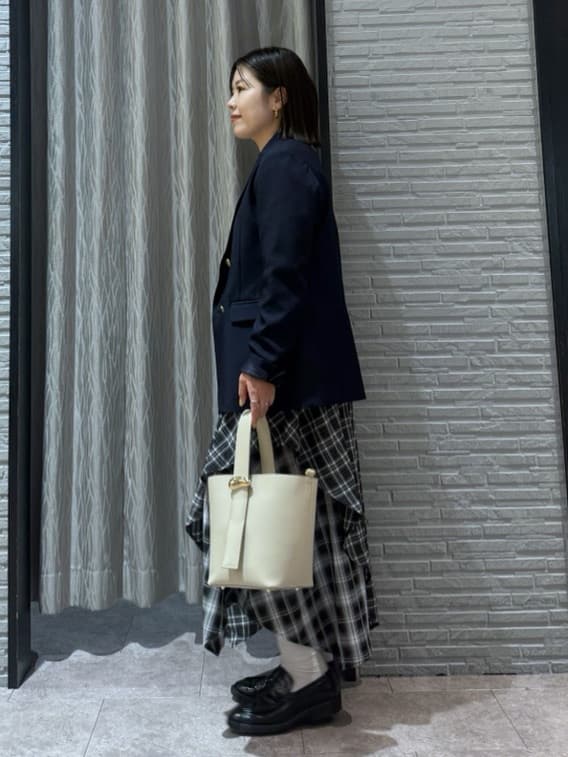 chさんの「THE SHOP TK｜【通勤にもデイリーにも】CAVIAN 金ボタンダブルブレストジャケット」を使ったコーディネート