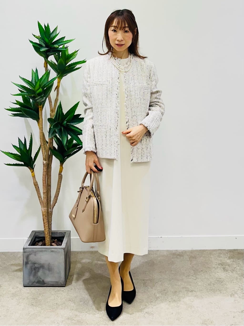 Miwaさんの「UNTITLED｜◆【お呼ばれドレス/洗える】カットジャカードスリーブ ワンピース」を使ったコーディネート