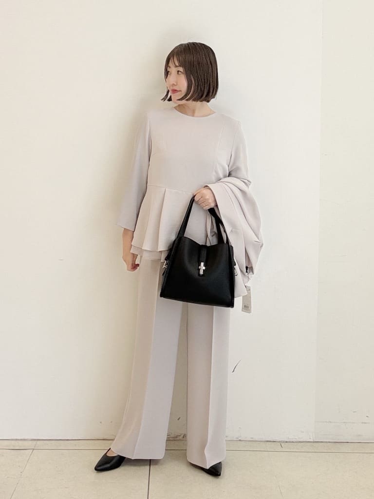 yoshiyaさんの「INDIVI｜【洗える／UVケア／SETUP可】着る日傘ペプラムブラウス」を使ったコーディネート