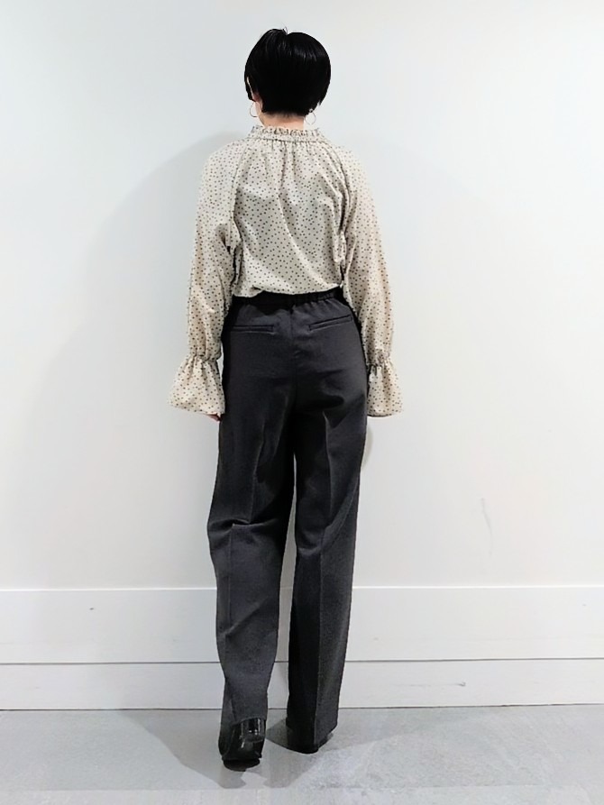 ミズタさんの「UNTITLED｜◆【洗える/セットアップ可】ランダムドットブラウス」を使ったコーディネート