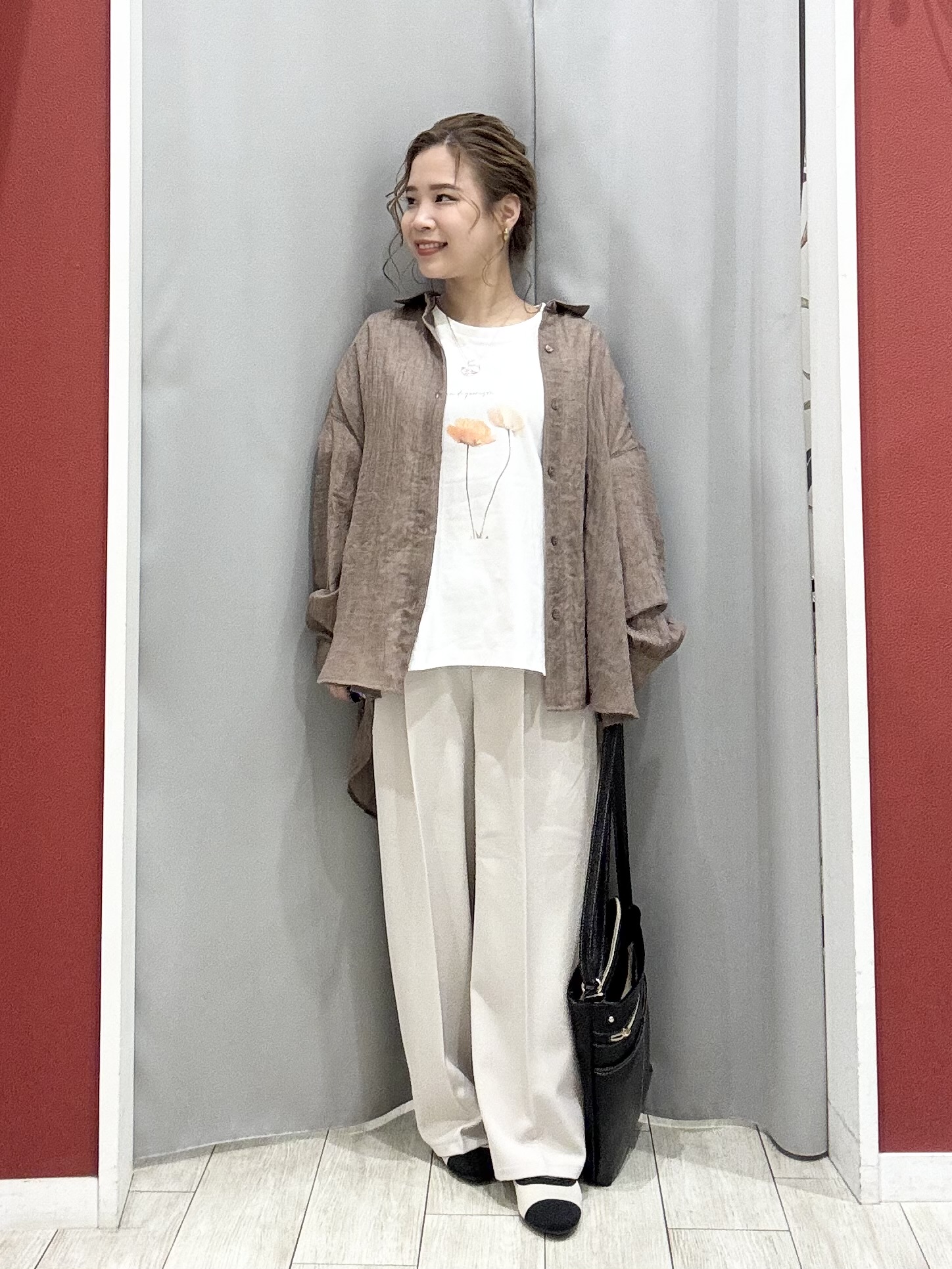 shioさんの「SHOO･LA･RUE｜【S-LL/プチプラ/柄が選べる】上品プリントTシャツ」を使ったコーディネート