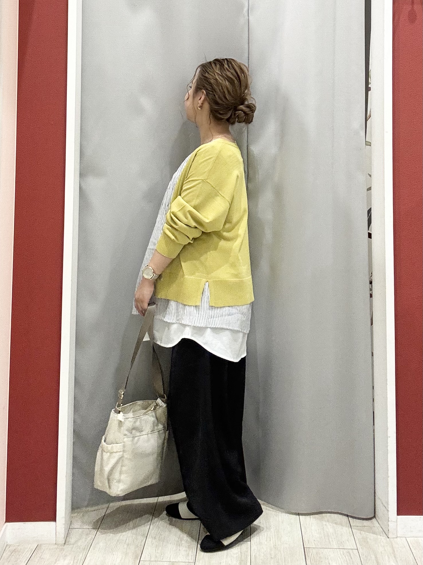 shioさんの「SHOO･LA･RUE｜【洗濯機可/UV】さらっとしたタッチが心地よい ショート丈 Vネックカーディガン」を使ったコーディネート