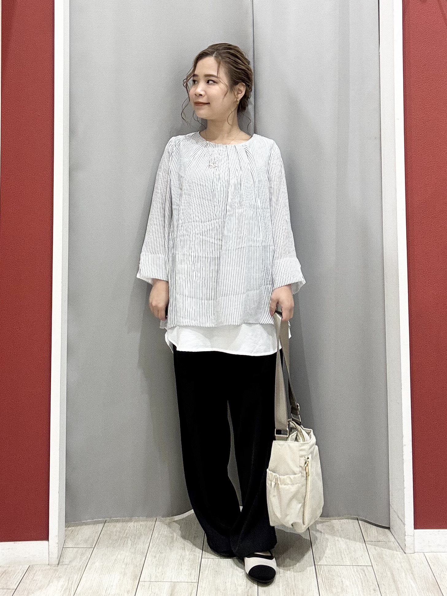 shioさんの「SHOO･LA･RUE｜【洗濯機可/UV】さらっとしたタッチが心地よい ショート丈 Vネックカーディガン」を使ったコーディネート