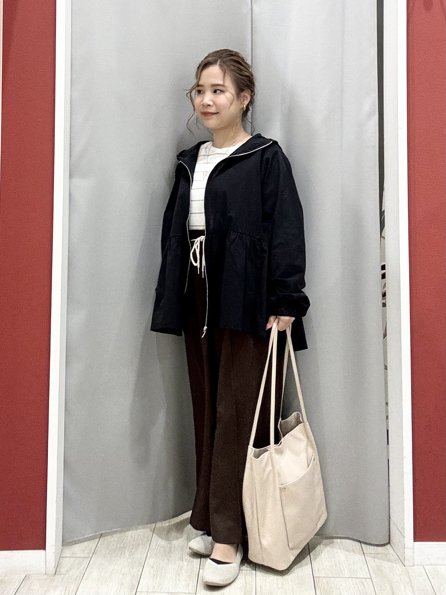 shioさんの「SHOO･LA･RUE｜【S-LL/体型カバー】日焼け対策にも女性らしさを UVカットペプラムパーカ」を使ったコーディネート