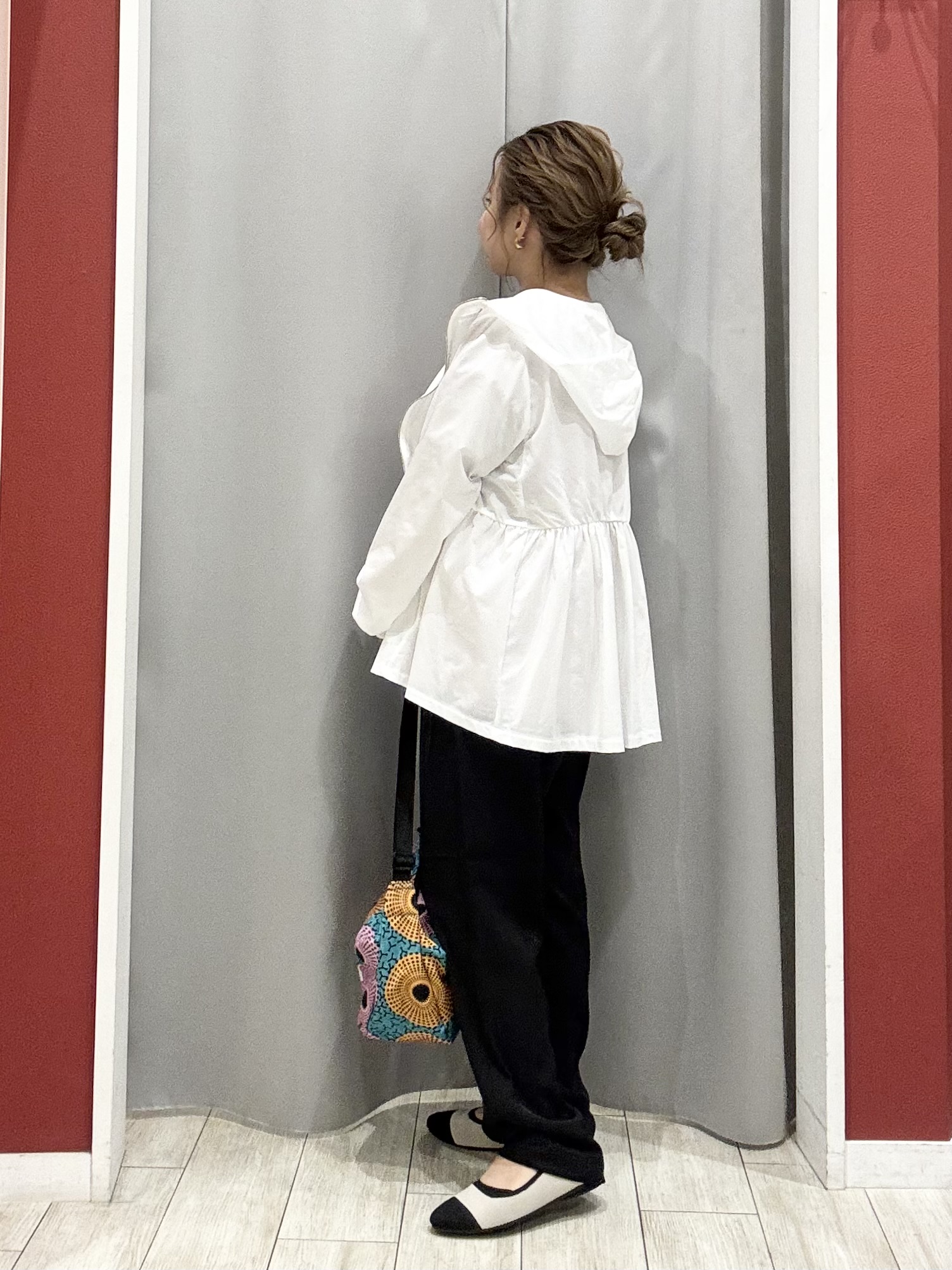 shioさんの「SHOO･LA･RUE｜【S-LL/体型カバー】日焼け対策にも女性らしさを UVカットペプラムパーカ」を使ったコーディネート