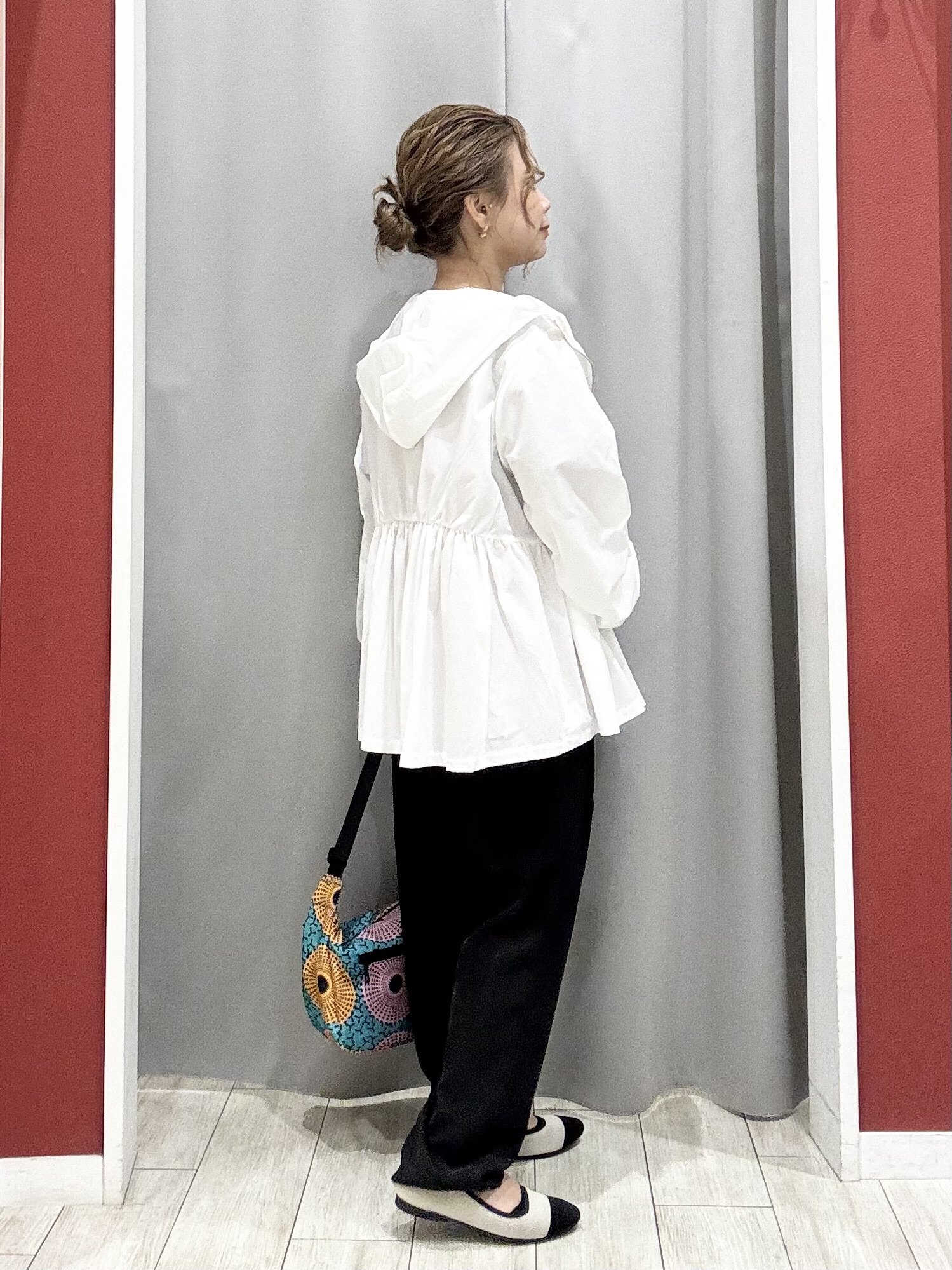 shioさんの「SHOO･LA･RUE｜【S-LL/体型カバー】日焼け対策にも女性らしさを UVカットペプラムパーカ」を使ったコーディネート
