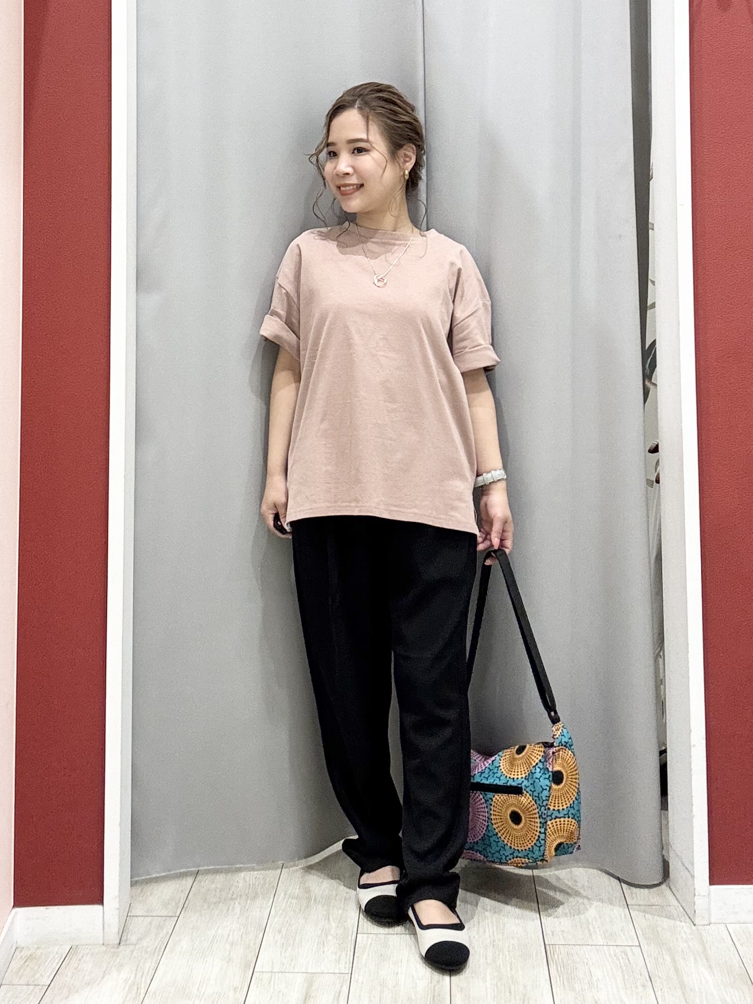 shioさんの「SHOO･LA･RUE｜【S-LL/体型カバー】日焼け対策にも女性らしさを UVカットペプラムパーカ」を使ったコーディネート