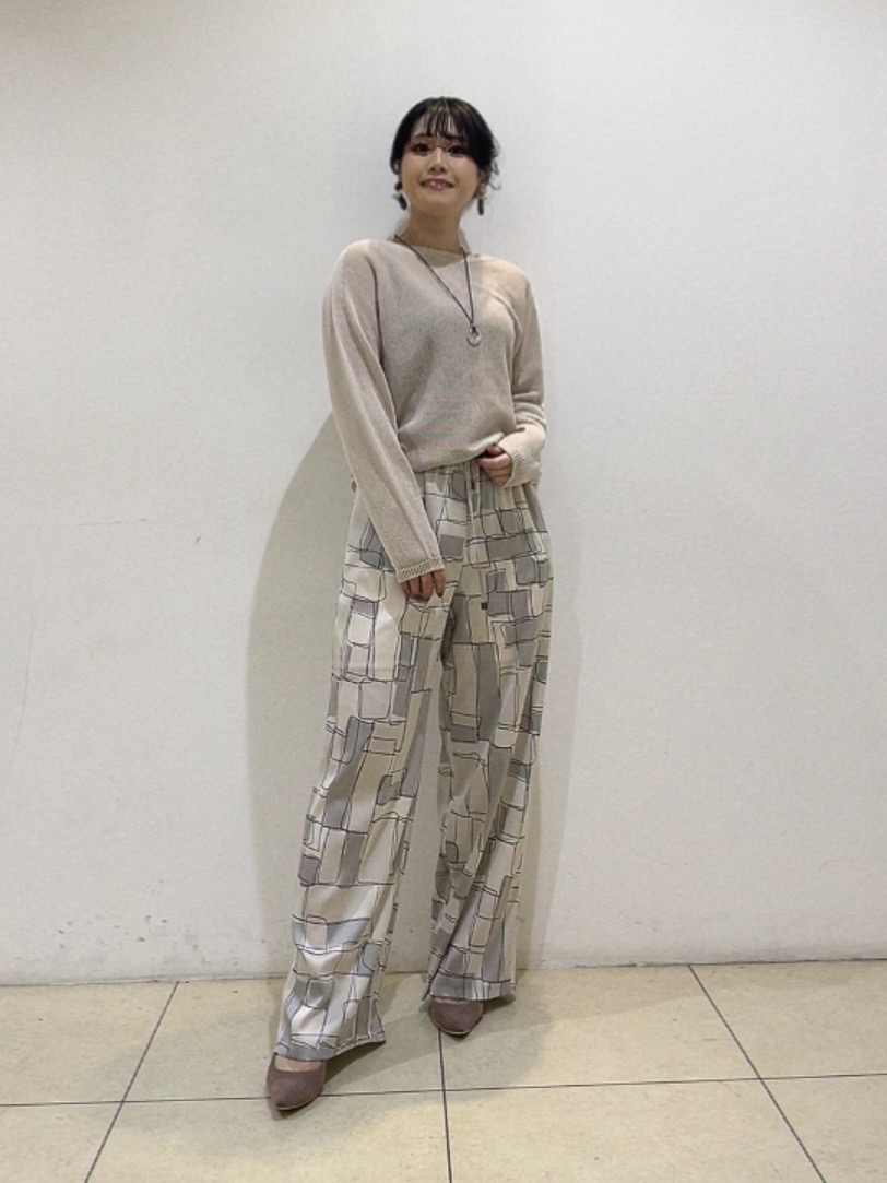 watanabeさんの「UNTITLED｜【8色展開/程よい透け感】ドライタッチボートネックニット」を使ったコーディネート