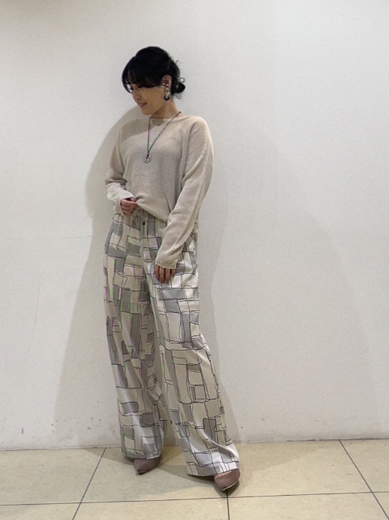 watanabeさんの「UNTITLED｜【8色展開/程よい透け感】ドライタッチボートネックニット」を使ったコーディネート