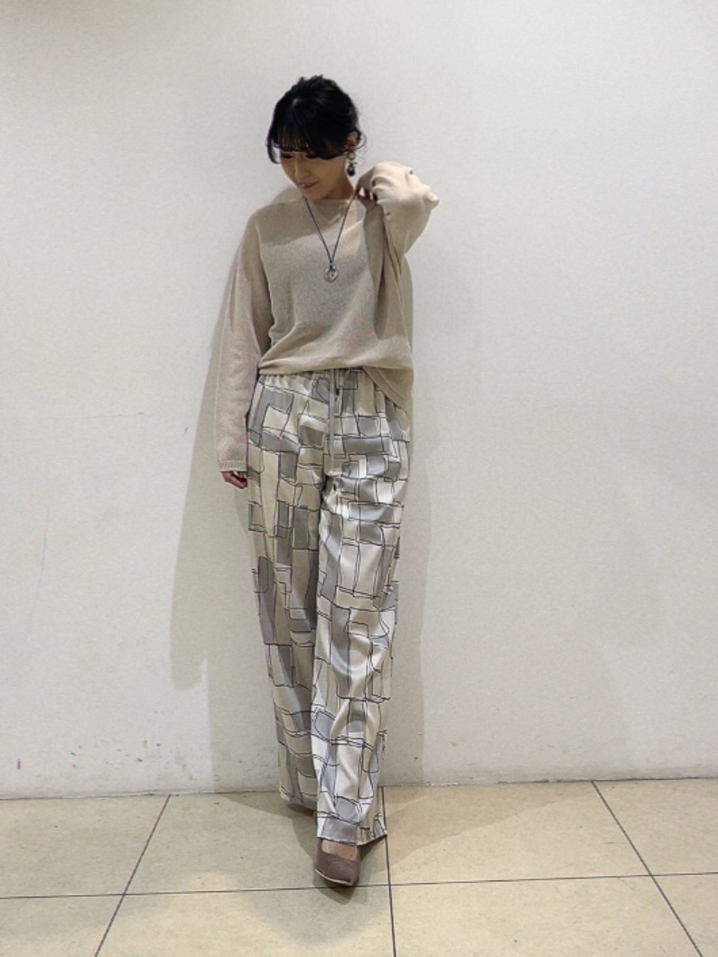 watanabeさんの「UNTITLED｜【8色展開/程よい透け感】ドライタッチボートネックニット」を使ったコーディネート