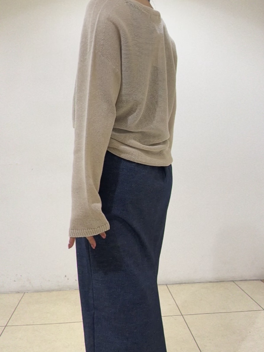 watanabeさんの「UNTITLED｜【8色展開/程よい透け感】ドライタッチボートネックニット」を使ったコーディネート