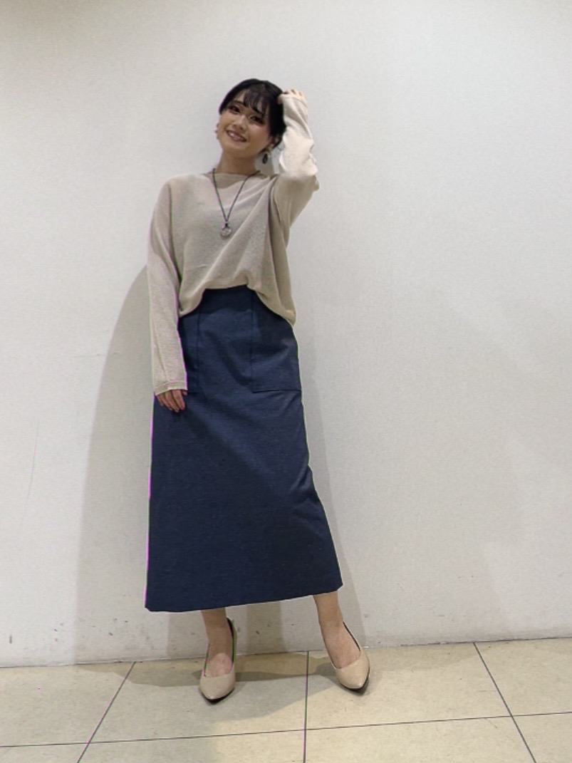 watanabeさんの「UNTITLED｜【8色展開/程よい透け感】ドライタッチボートネックニット」を使ったコーディネート
