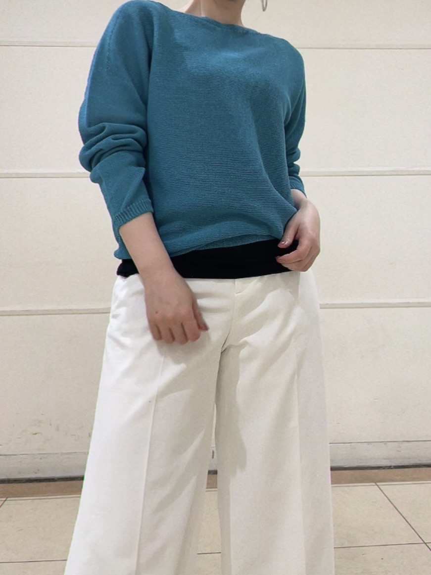 watanabeさんの「UNTITLED｜【8色展開/程よい透け感】ドライタッチボートネックニット」を使ったコーディネート