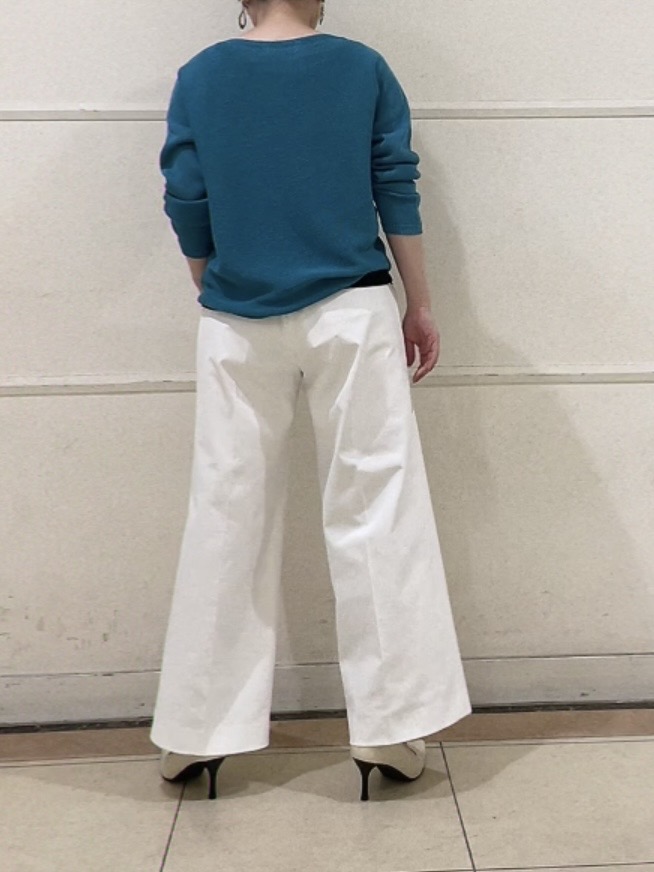 watanabeさんの「UNTITLED｜【8色展開/程よい透け感】ドライタッチボートネックニット」を使ったコーディネート