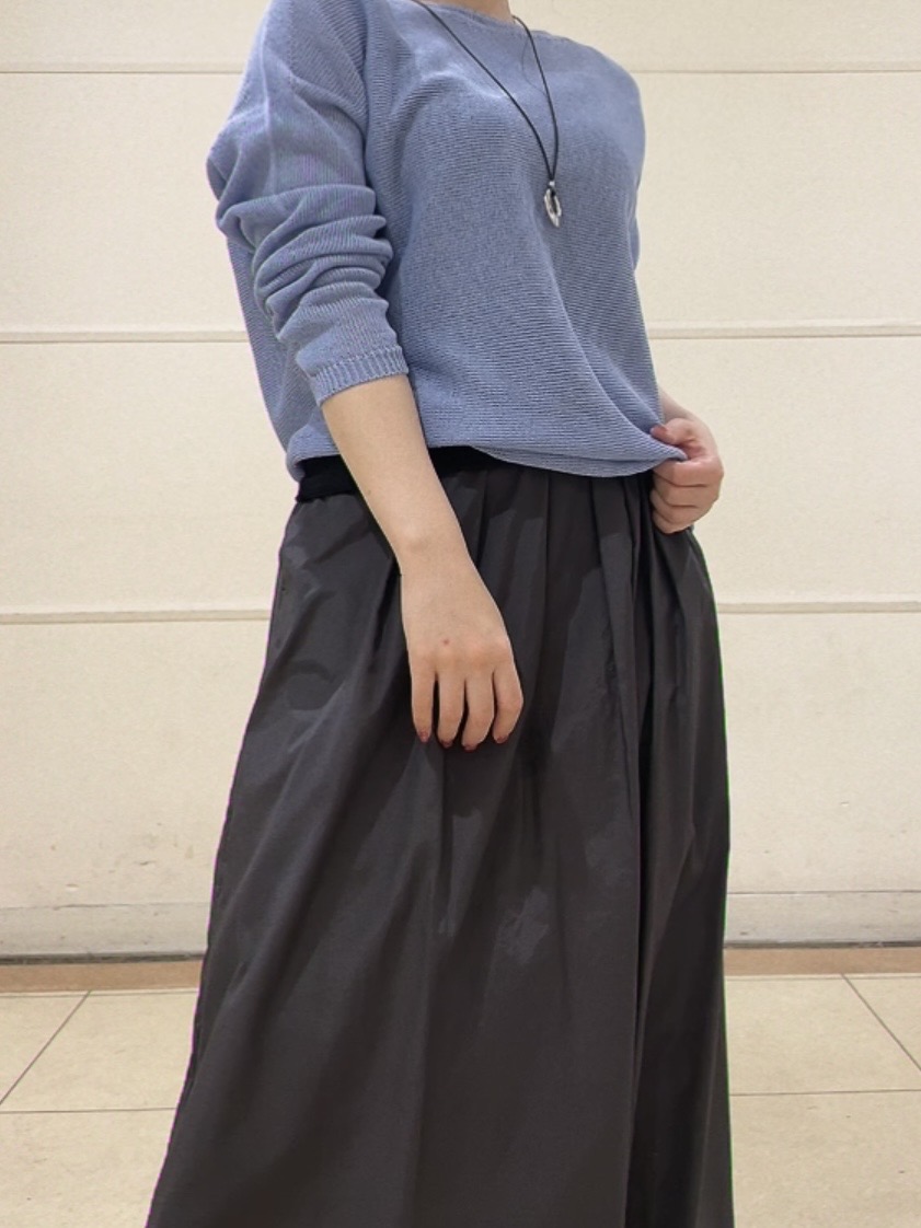 watanabeさんの「UNTITLED｜【8色展開/程よい透け感】ドライタッチボートネックニット」を使ったコーディネート