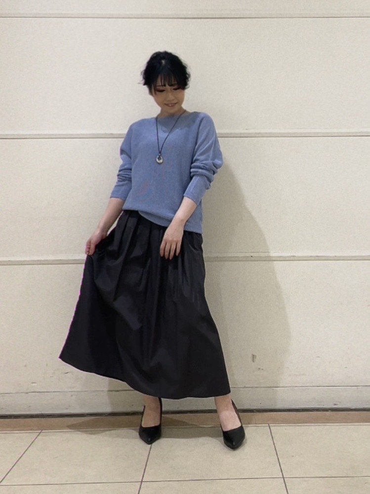 watanabeさんの「UNTITLED｜【8色展開/程よい透け感】ドライタッチボートネックニット」を使ったコーディネート