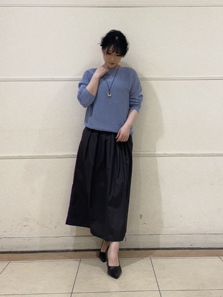 watanabeさんの「UNTITLED｜【8色展開/程よい透け感】ドライタッチボートネックニット」を使ったコーディネート