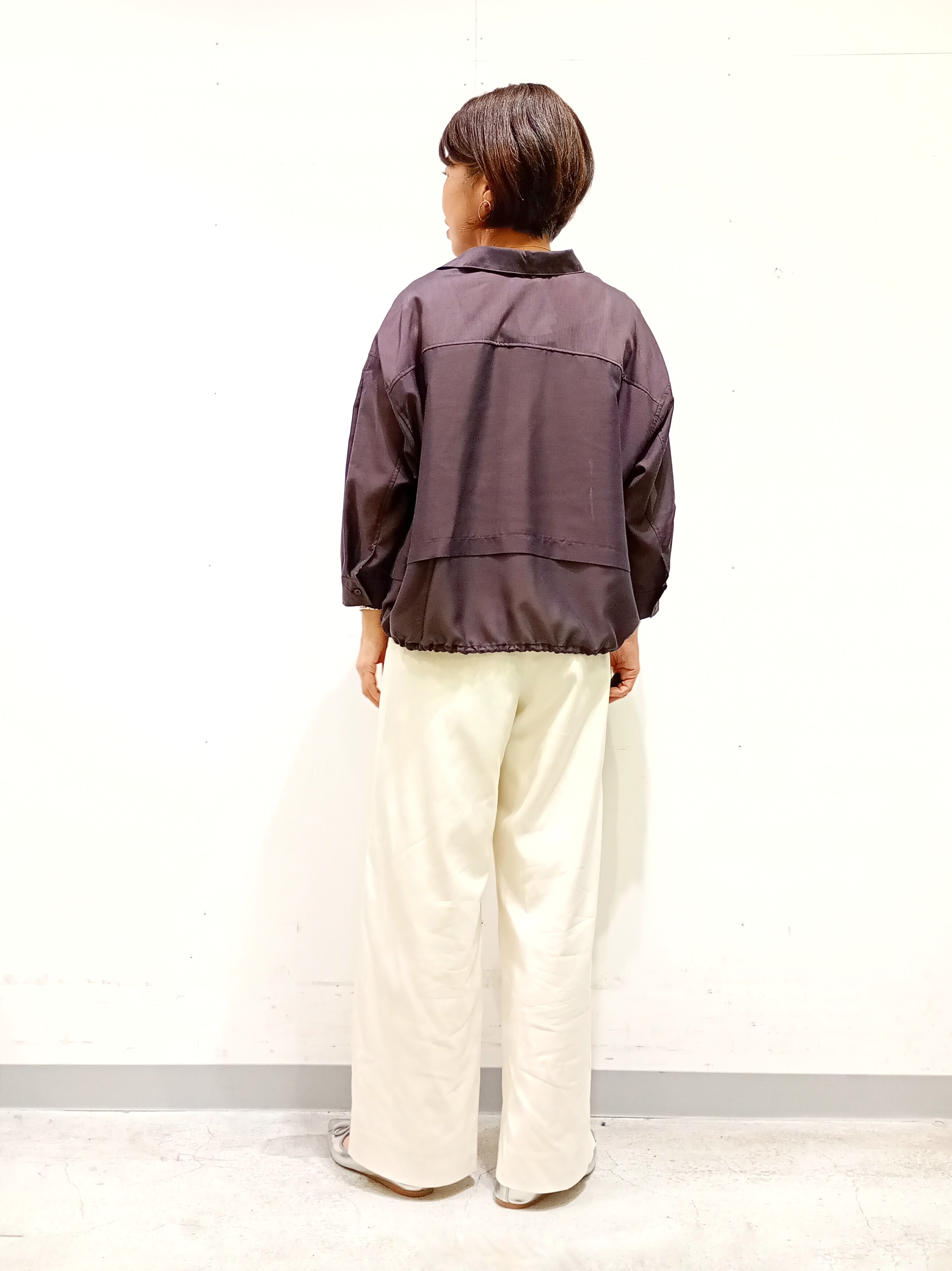 Kさんの「INDIVI｜【接触冷感／洗える／2WAY】ドロスト付 シアーシャンブレーシャツ」を使ったコーディネート