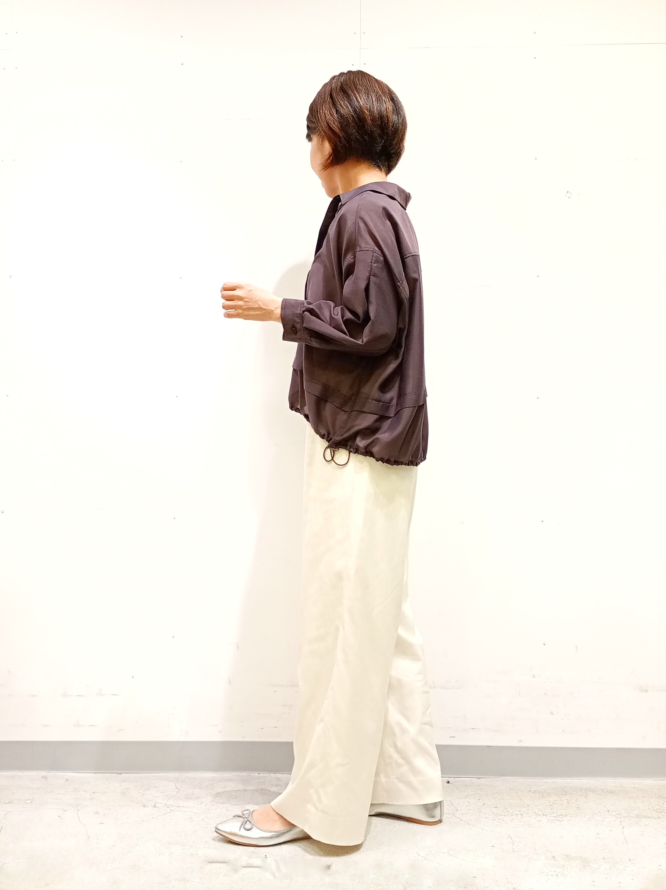 Kさんの「INDIVI｜【接触冷感／洗える／2WAY】ドロスト付 シアーシャンブレーシャツ」を使ったコーディネート
